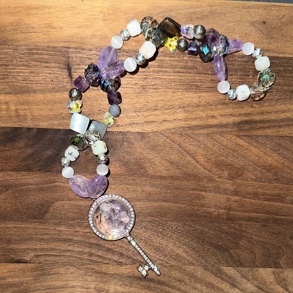 Sweet Water HangCharm (Amethyst,Fluorite, White Catās Eye,Black Iridescent Shell - Picture 8 of 9
